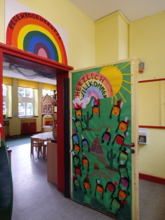 Begrüßungstüre Regenbogengruppe