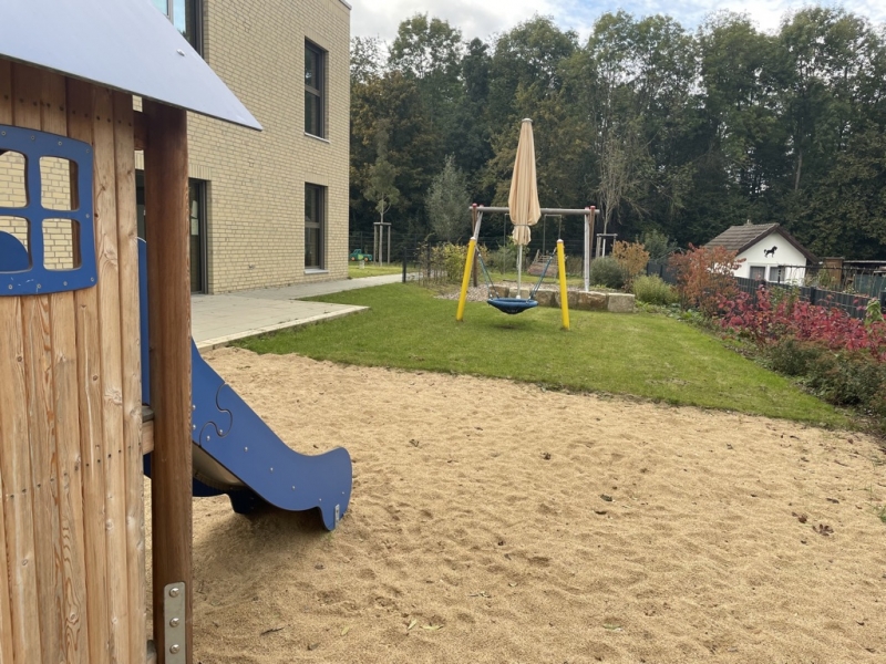 Unser Außengelände erstreckt sich rund ums Haus - hier abgebildet: Der U3 Bereich