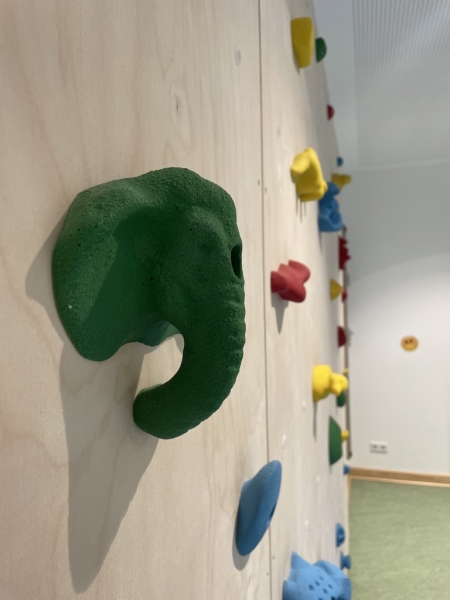 Die Turnhalle ist nicht nur zum klettern super geeignet.